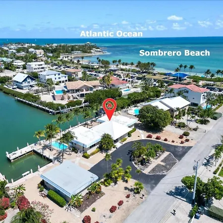 Blue Marlin House - Waterfront Pool Home, Steps From The Beach, Hot Tub, 210' Dock